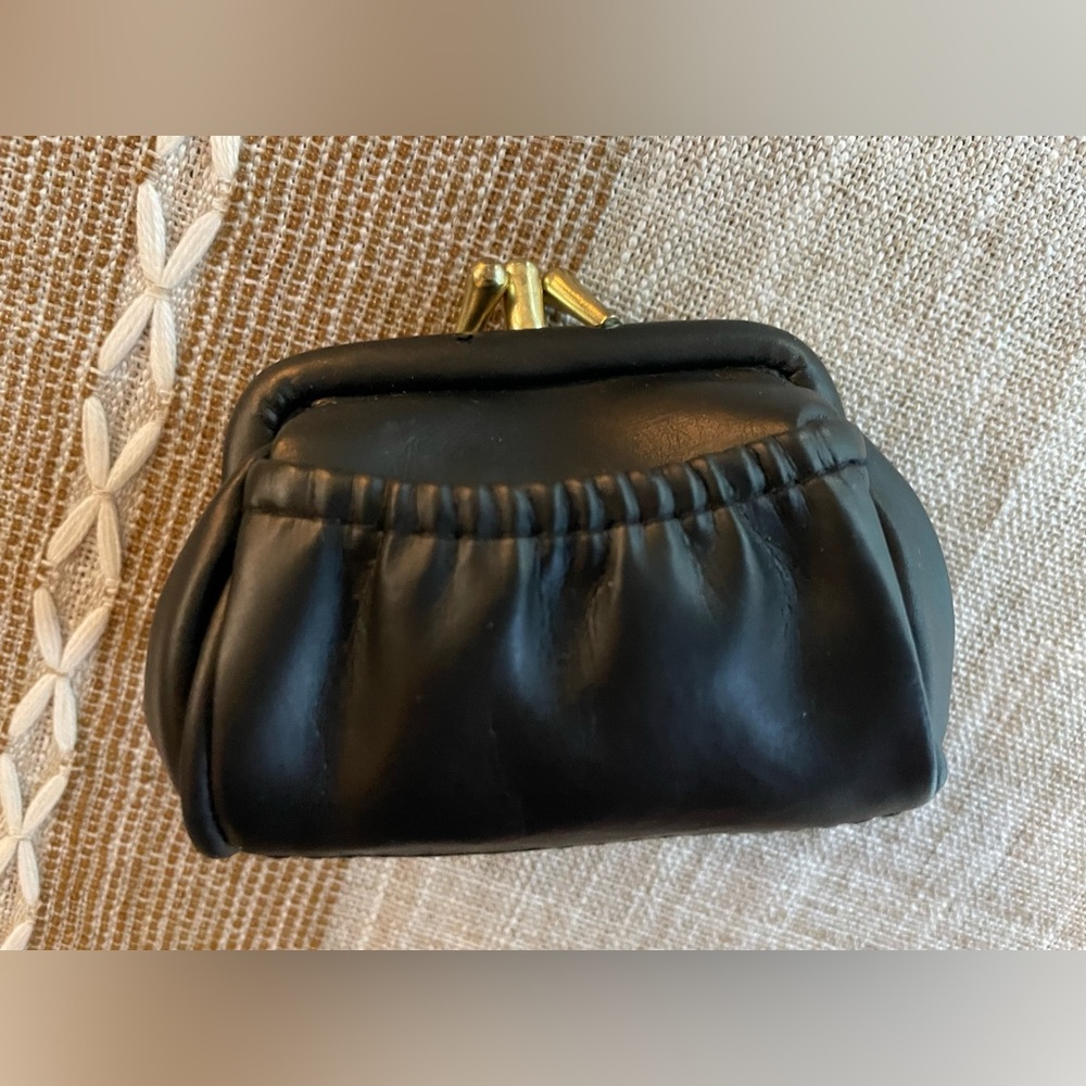 Vintage faux Leather 2 compartment Kiss Lock Coin Purse with Key Chain 2 Pockets